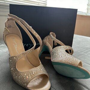 Betsey Johnson, SB Sage, Light Gold, 8.5